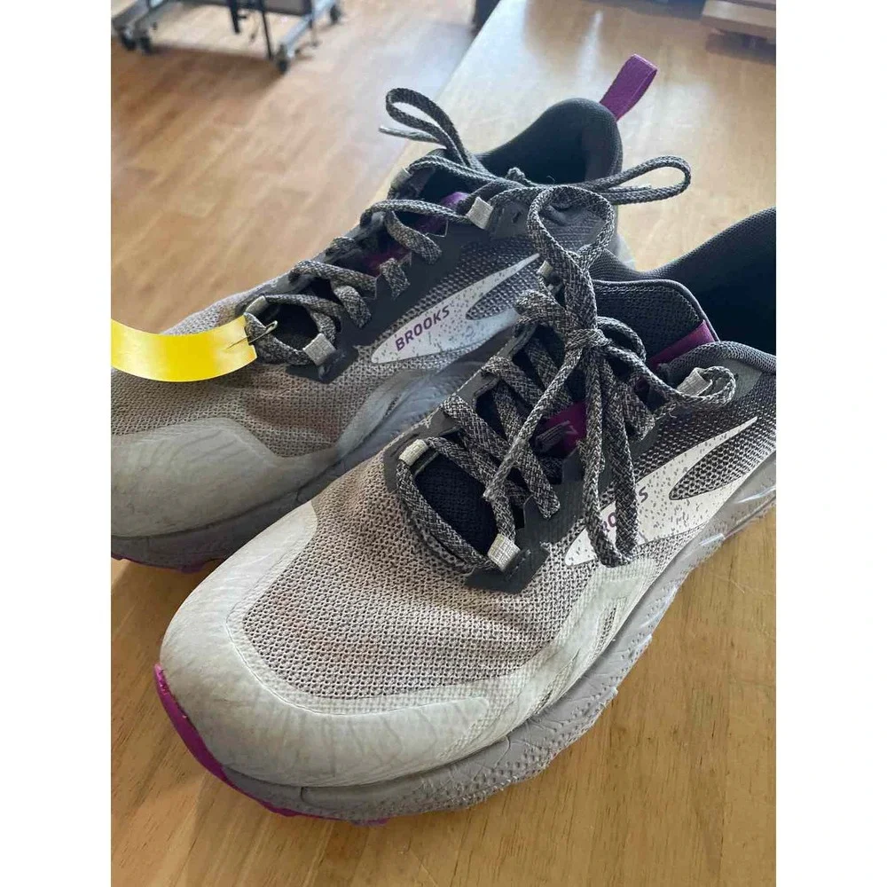 Shoe Size 8.5 Brooks Grey Hiking Shoes